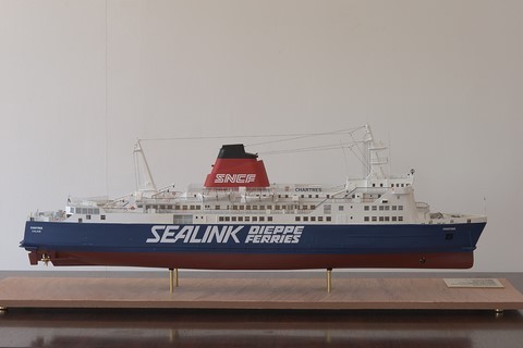 Sealink à Dieppe : le car-train ferry - le Chartres