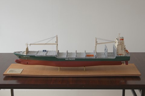 Maquette de bateau : porte-conteneur Cape Nelson vue de côté