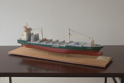 Maquette de bateau : porte-conteneur Cape Nelson vue de tribord