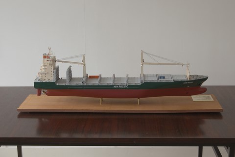 Maquette de bateau : porte-conteneur Cape Nelson vue de plein tribord