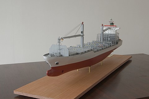 Maquette de bateau : le porte-conteneur Konrad Schulte