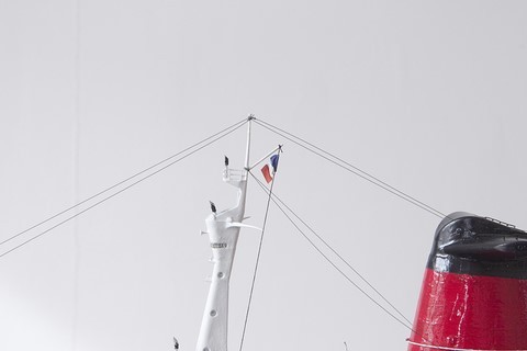 Maquette du paquebot France : le drapeau français