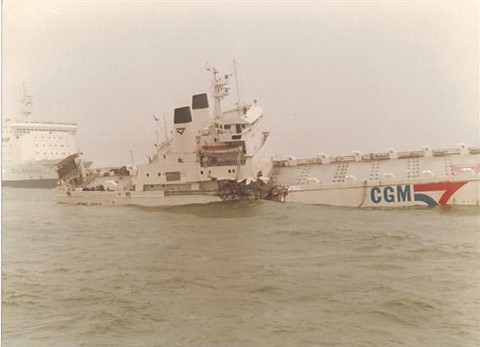 Le roulier Mont-Louis lors de son naufrage