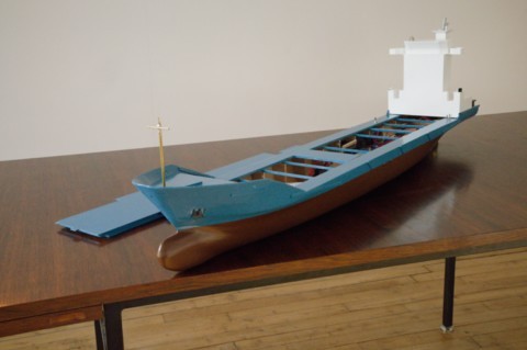 Porte-conteneur bleu RC
