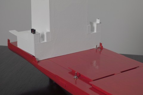 Porte-conteneur RC rouge