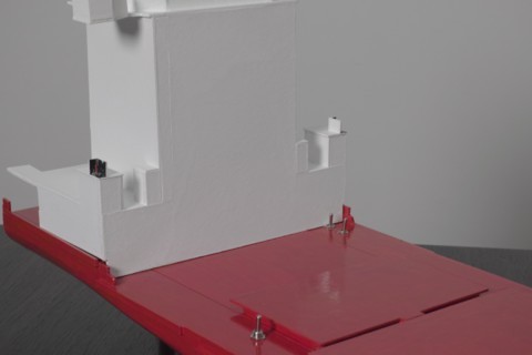 Porte-conteneur RC rouge