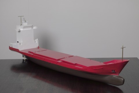 Porte-conteneur RC rouge